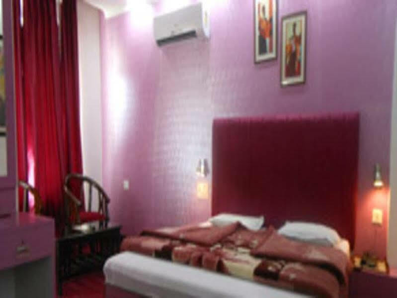 Ratan Palace Otel Dehradun Dış mekan fotoğraf